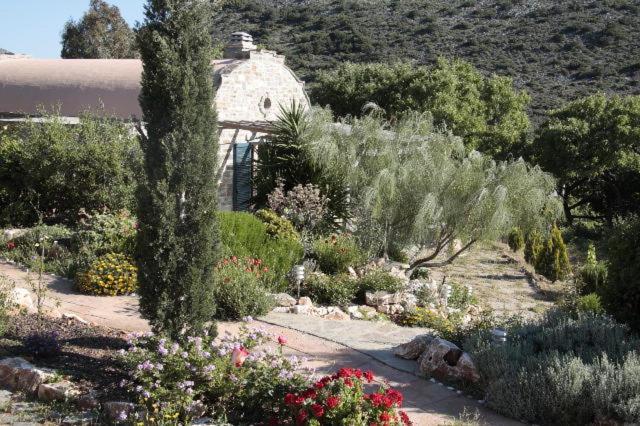 Гостьовий будинок To The Garden Angairia Екстер'єр фото
